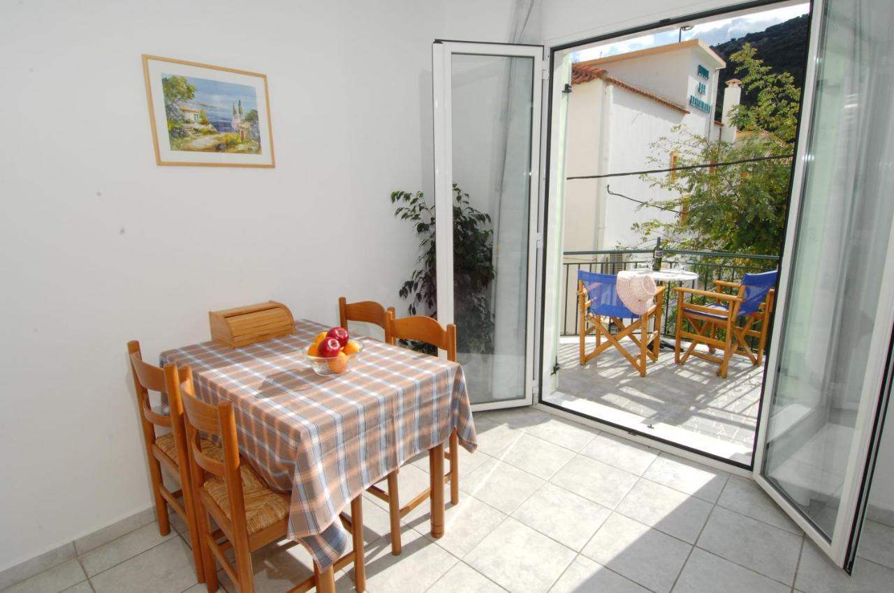 Alexis Studios And Apartments Agia Efimia エクステリア 写真